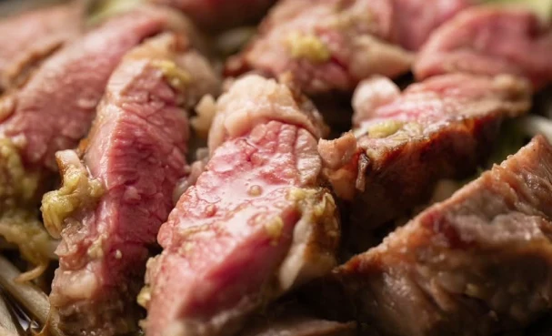 肉バルATCのこだわり肉料理